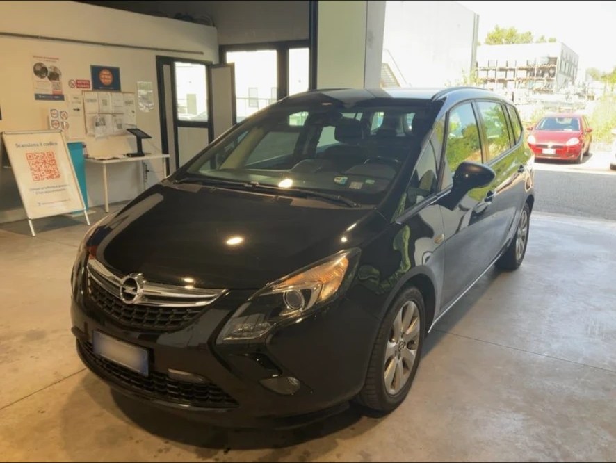 Opel Zafira Tourer — vista anteriore sinistra